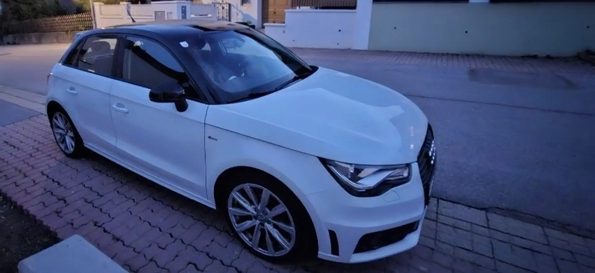 Audi A1 1,6 TDI S-line Weiß - 1