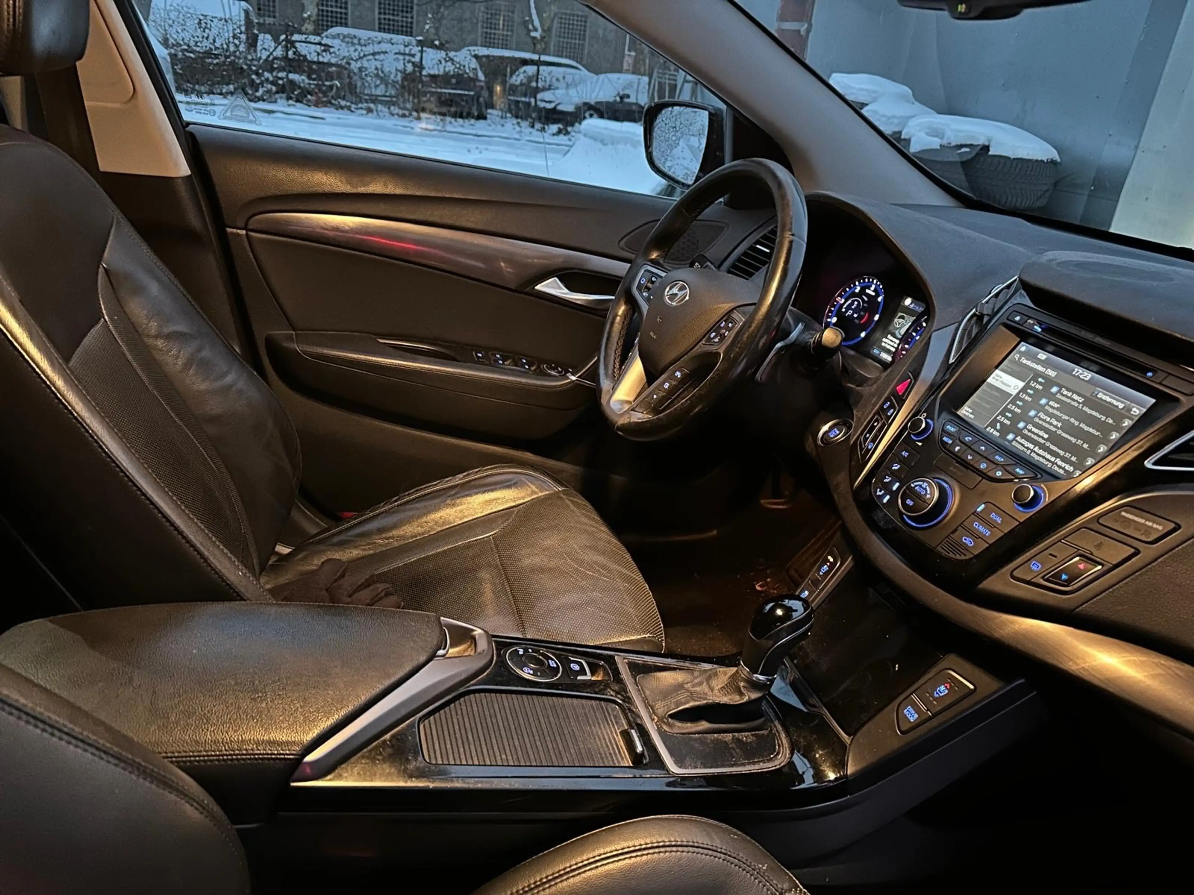 Hyundai i40 blue Premium Vollausstattung — photo 10