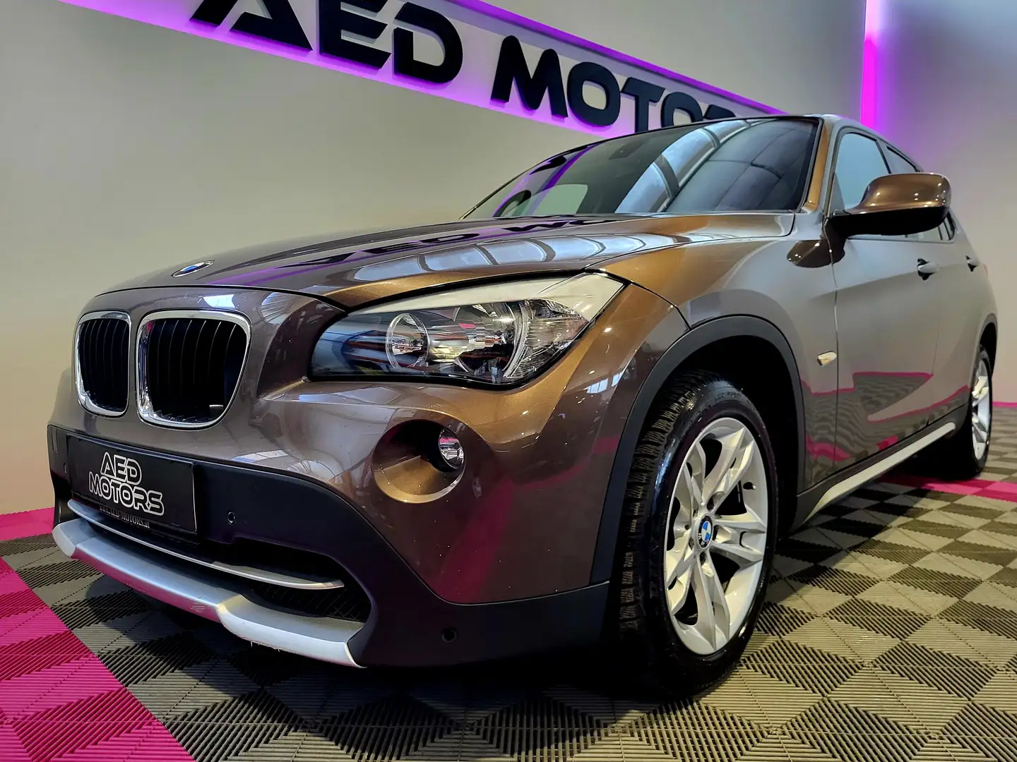 BMW X1 18 d sDrive Braun - 1