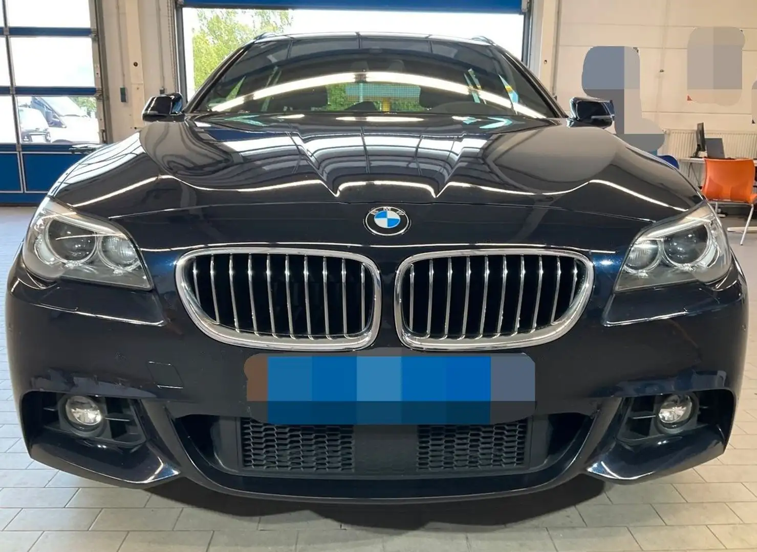 BMW 520 d xDrive M Sport*HUD*H&K*KeylessGo*AHK*Kamera Zwart - 2