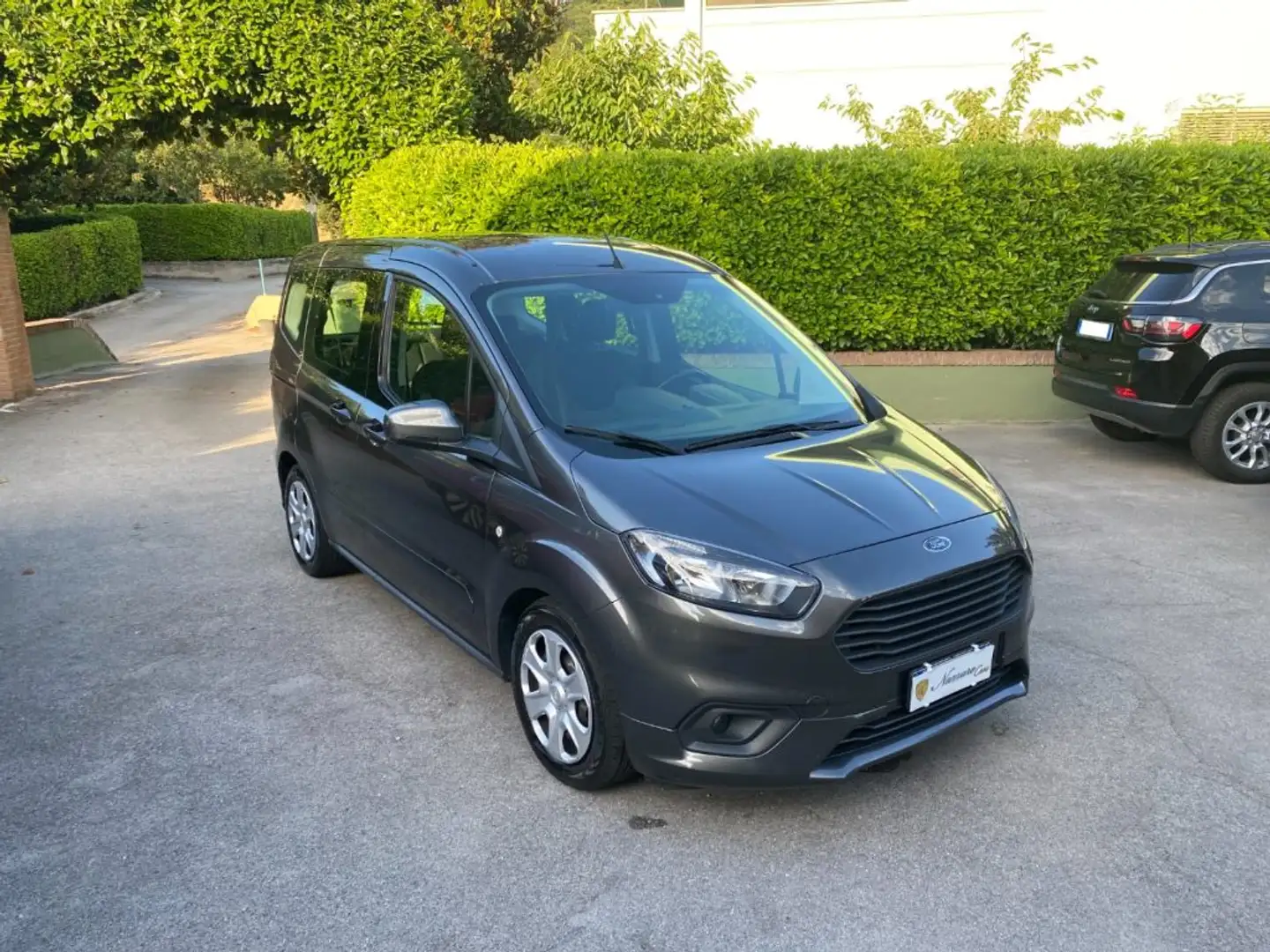 Ford Tourneo Courier 1.5 TDCI 100 CV S&S Plus Gris - 1