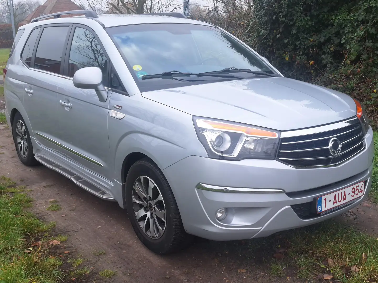 SsangYong Rodius Rodius 2.2 e-XDi220 Automatik 4WD Sapphire Silber - 1