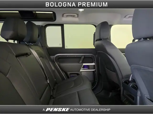 Land Rover Defender 110 view 5