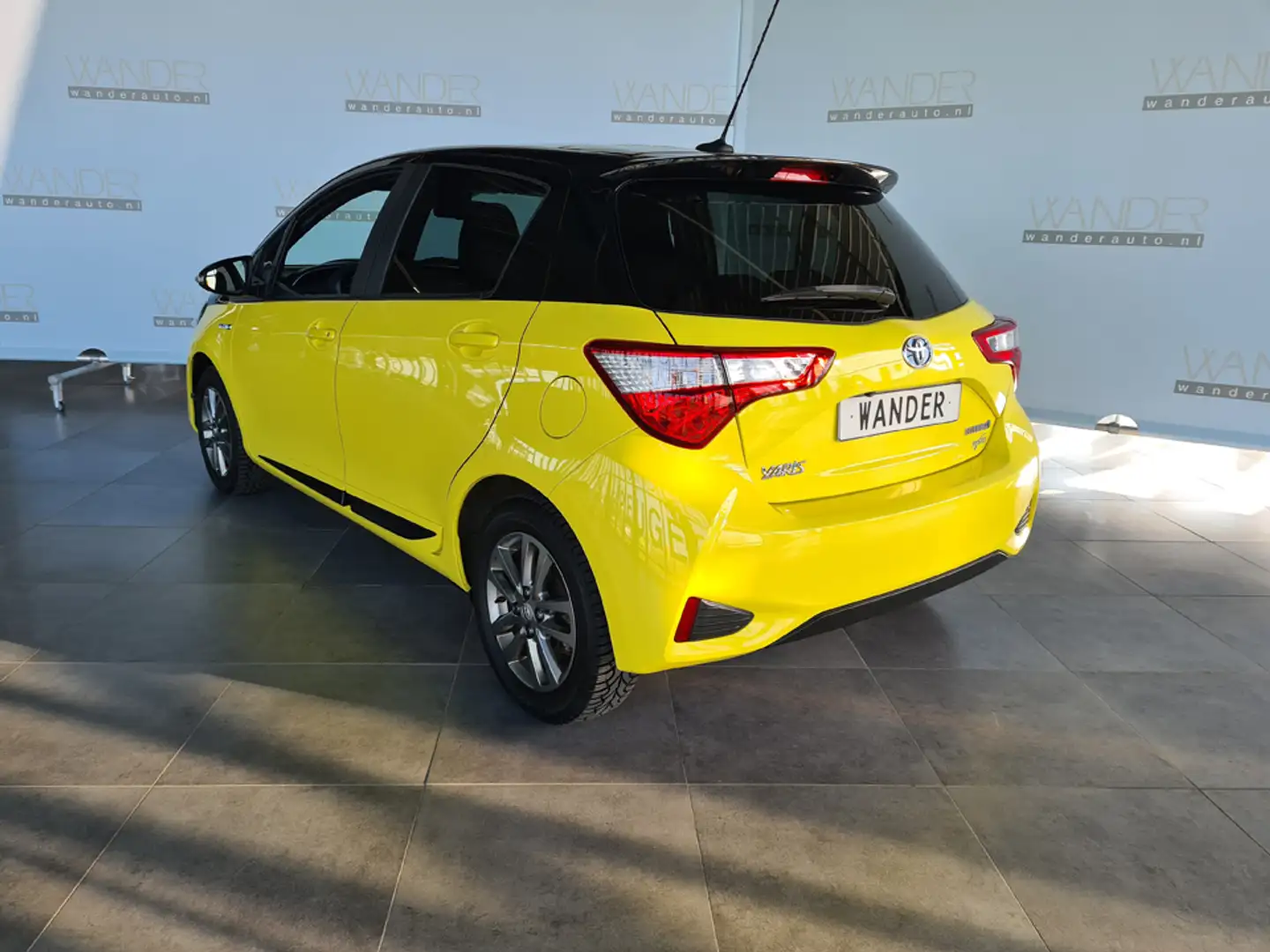 Toyota Yaris Hybride Bi-Tone*Panorama dak*Airco* Geel - 2