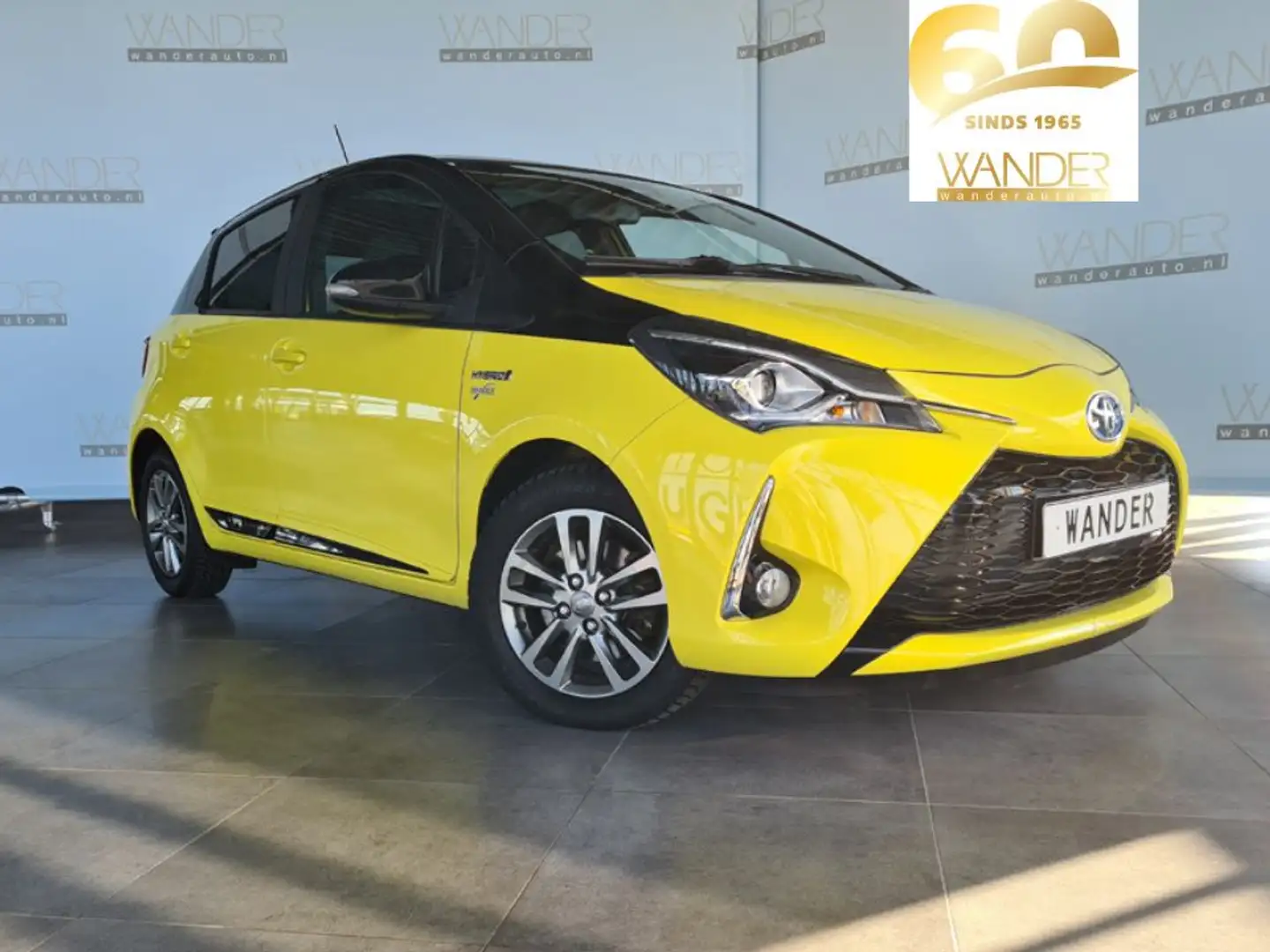 Toyota Yaris Hybride Bi-Tone*Panorama dak*Airco* Geel - 1