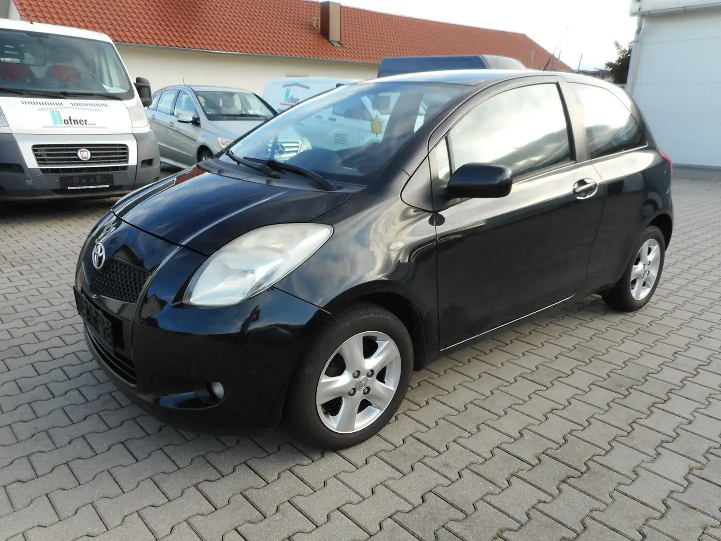 Toyota Yaris Executive Standh. werkstattgepfl. HU 04/27 Schwarz - 1