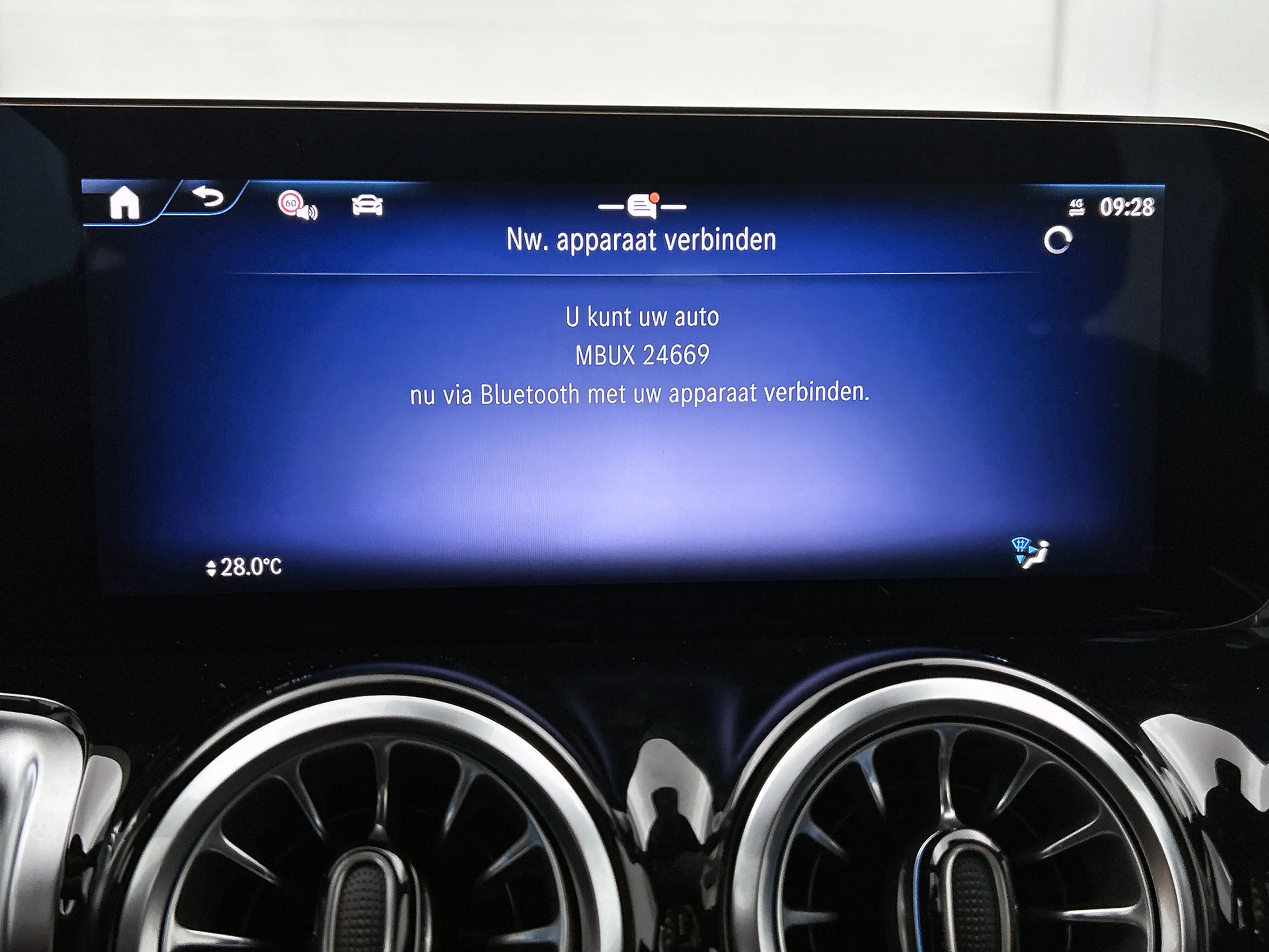 Mercedes-Benz EQB 250 250+ Business Solution Luxury 71 kWh | Smartphone — photo 14