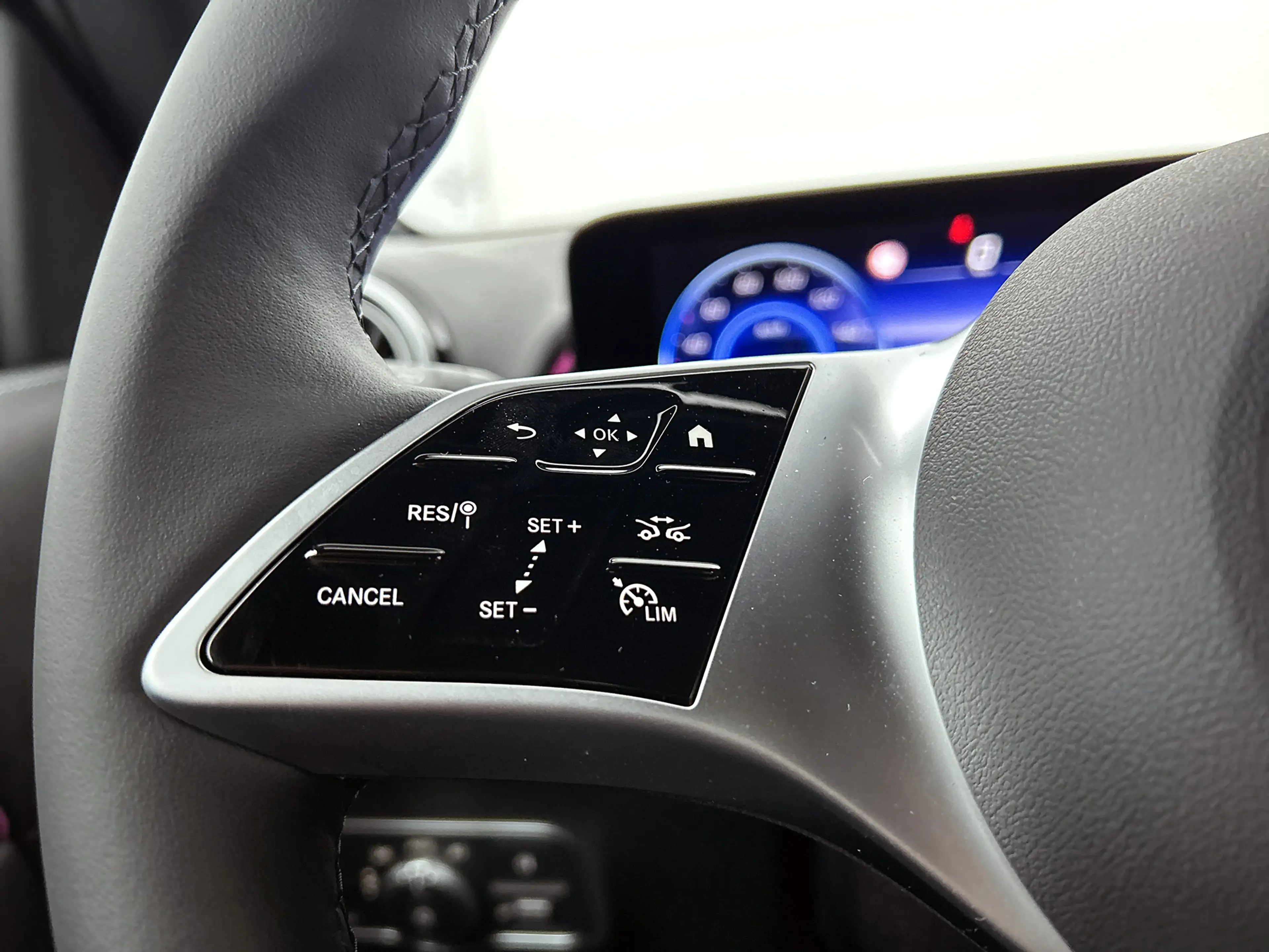 Mercedes-Benz EQB 250 250+ Business Solution Luxury 71 kWh | Smartphone — photo 15
