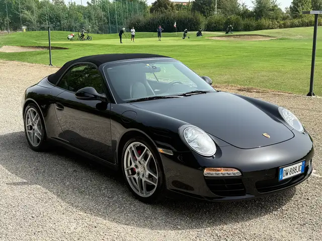 Porsche 911 view 16