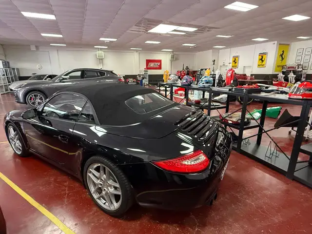 Porsche 911 view 26