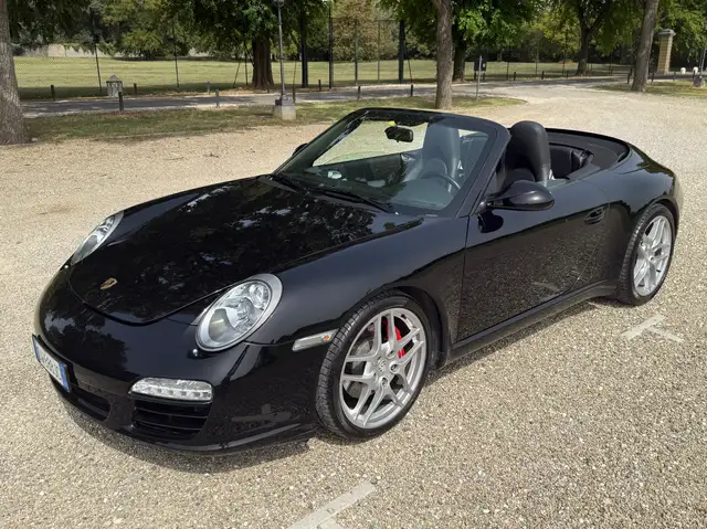 Porsche 911 view 4