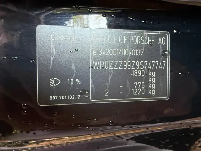 Porsche 911 view 22
