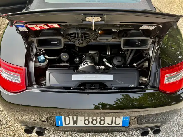 Porsche 911 view 14