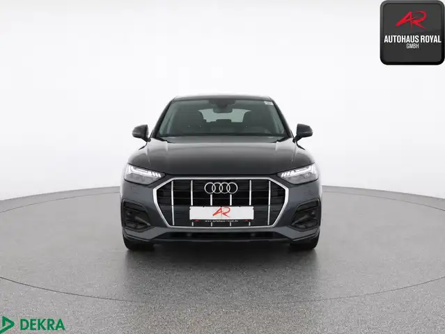 Audi Q5 view 8