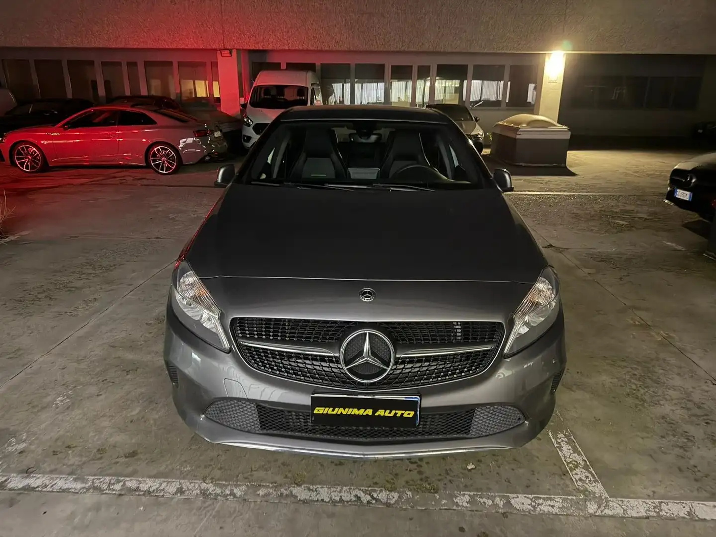 Mercedes-Benz A 160 A 160 d Business auto Gris - 2