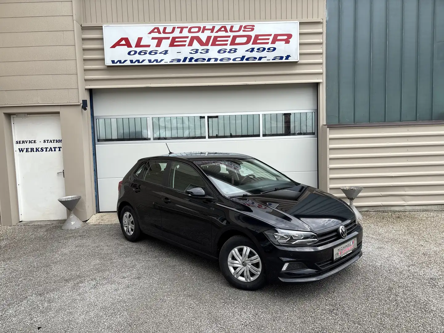 Volkswagen Polo 1,0 Trendline *CARPLAY*SITZH*1.BESITZ*WENIG KM* Schwarz - 1