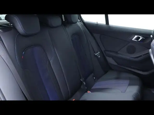 BMW 1 Series view 15