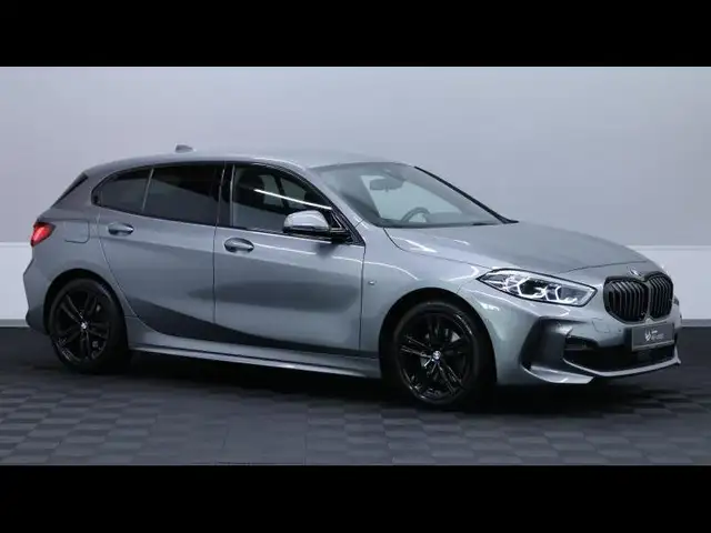 BMW 1 Series view 3