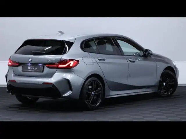 BMW 1 Series view 5
