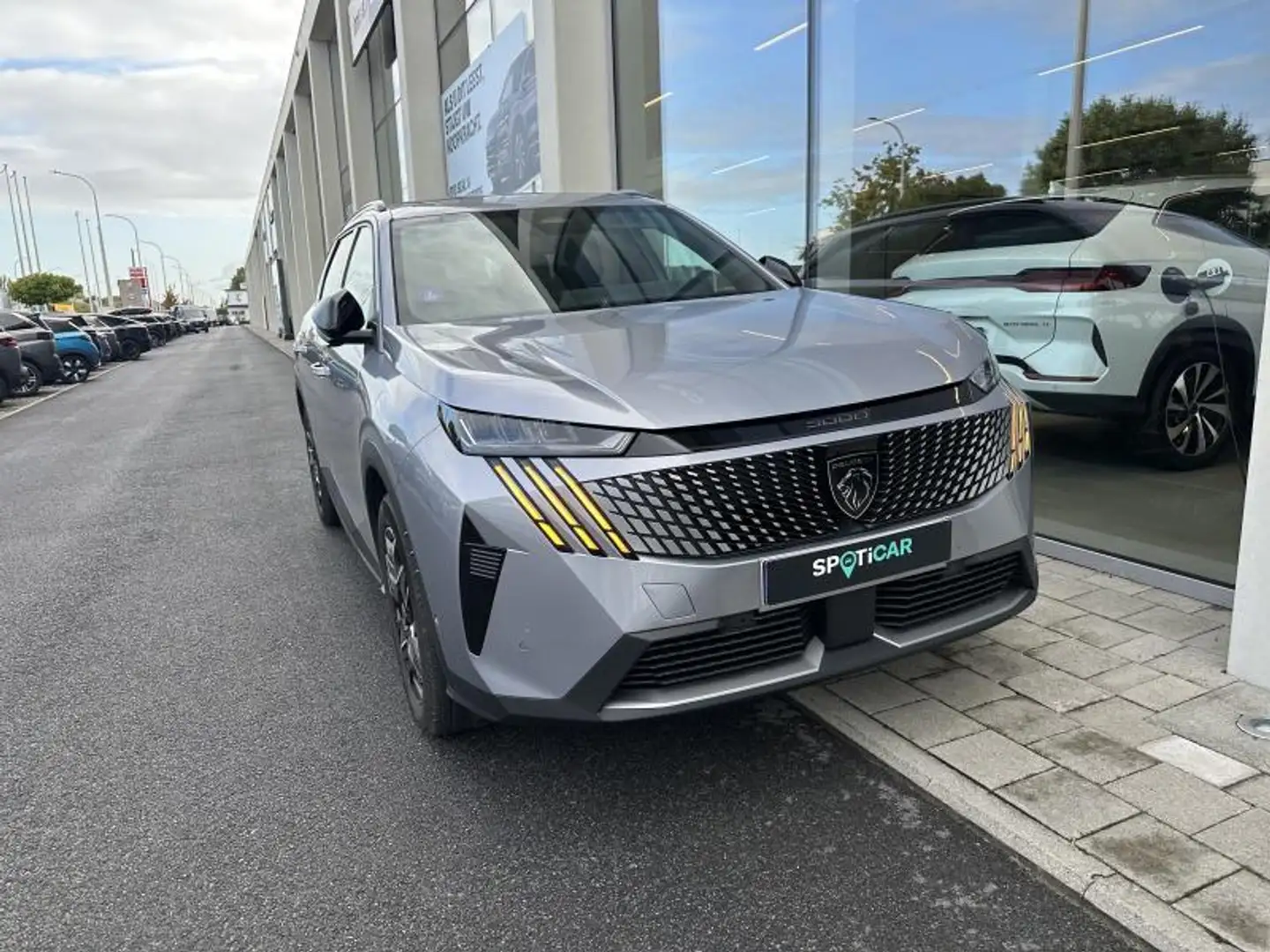 Peugeot 5008 ALLURE Hybrid 136 e-DCS6 Gris - 1