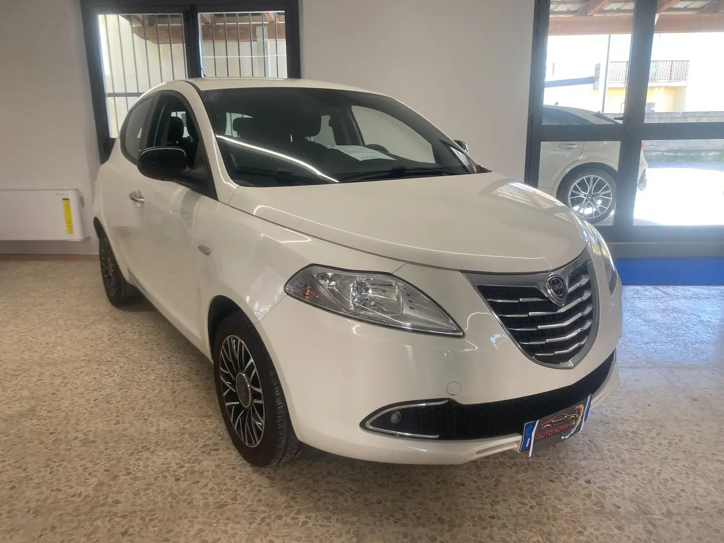Lancia Ypsilon Ypsilon 1.2 8v Platinum 69cv E6 Weiß - 1