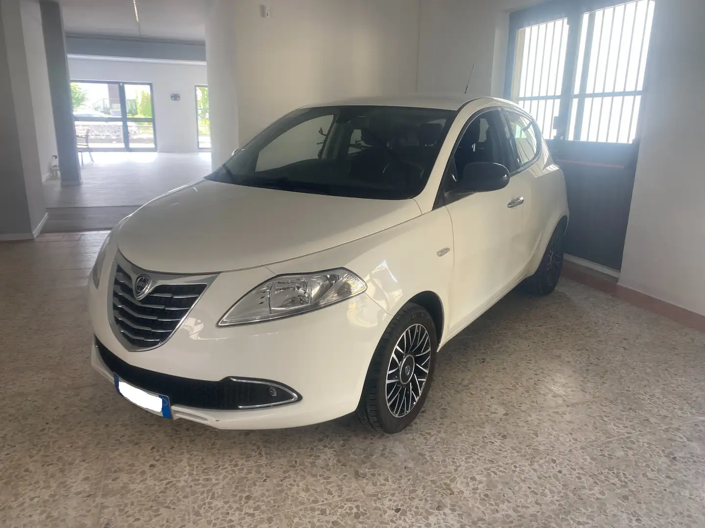Lancia Ypsilon Ypsilon 1.2 8v Platinum 69cv E6 Weiß - 2