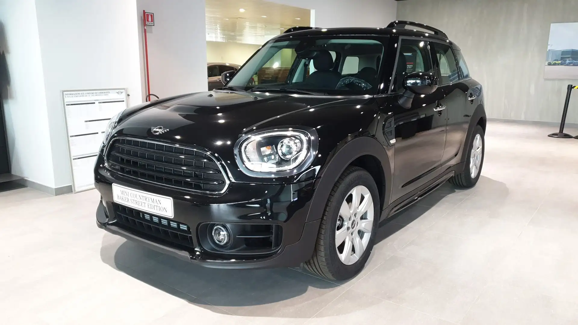MINI Cooper Countryman Mini Countryman 1.5 Cooper Business Zwart - 1