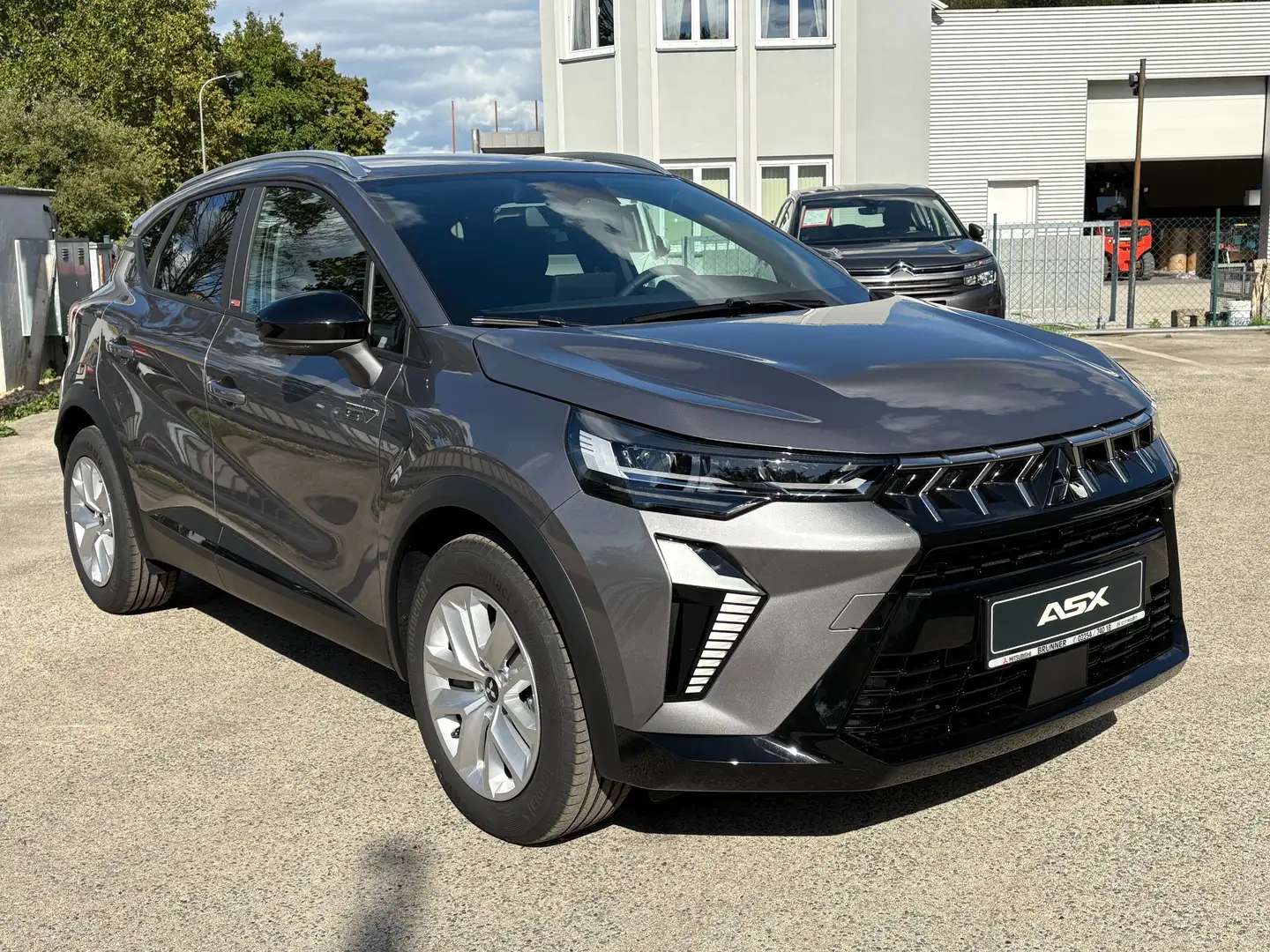 Mitsubishi ASX 1,8 HEV Invite Aut. YUKI Grau - 1