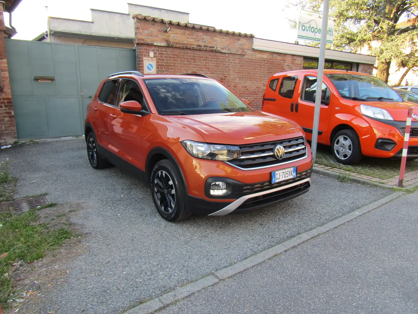 Volkswagen T-Cross 1.0 95CV "45.200 km" Carplay, ADAS, Cruise control Oranje - 1