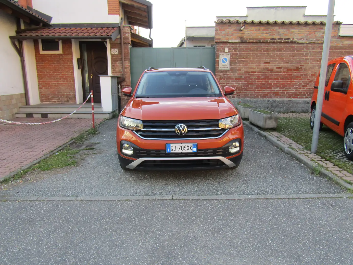 Volkswagen T-Cross 1.0 95CV "45.200 km" Carplay, ADAS, Cruise control Oranje - 2