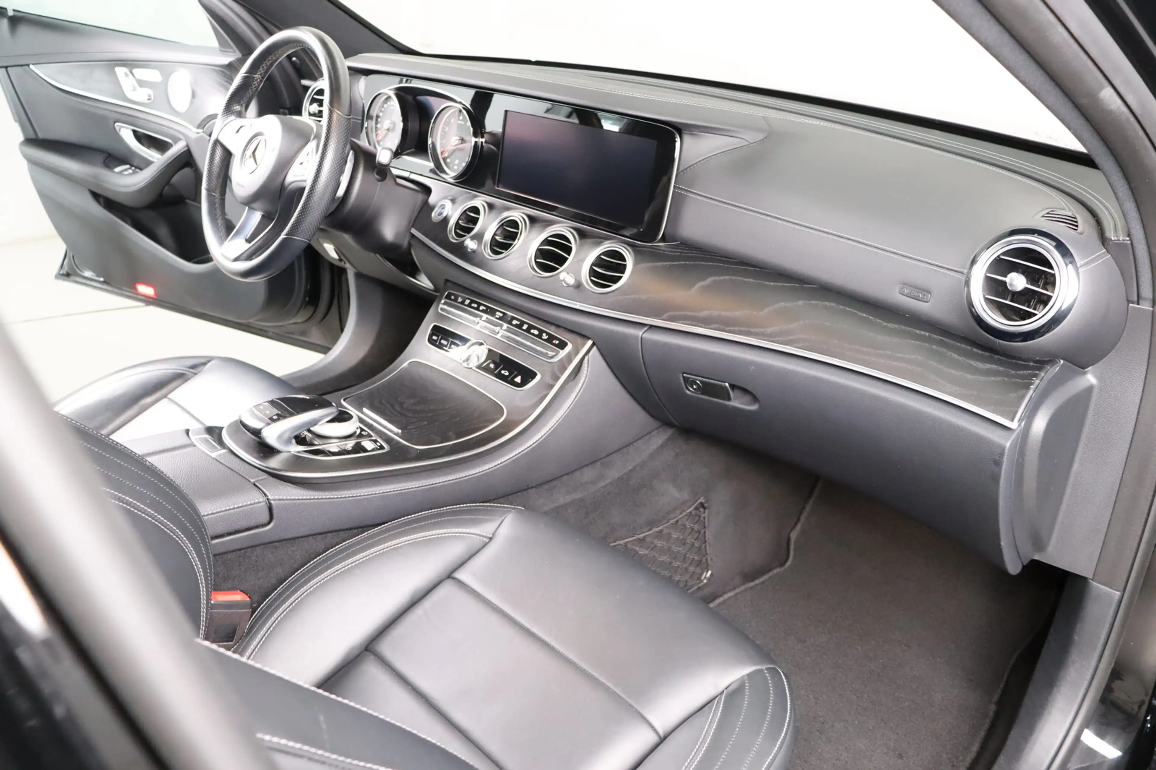 Mercedes-Benz E 400 4Matic AMG * DIS+ * Burmester * Pano * — photo 12