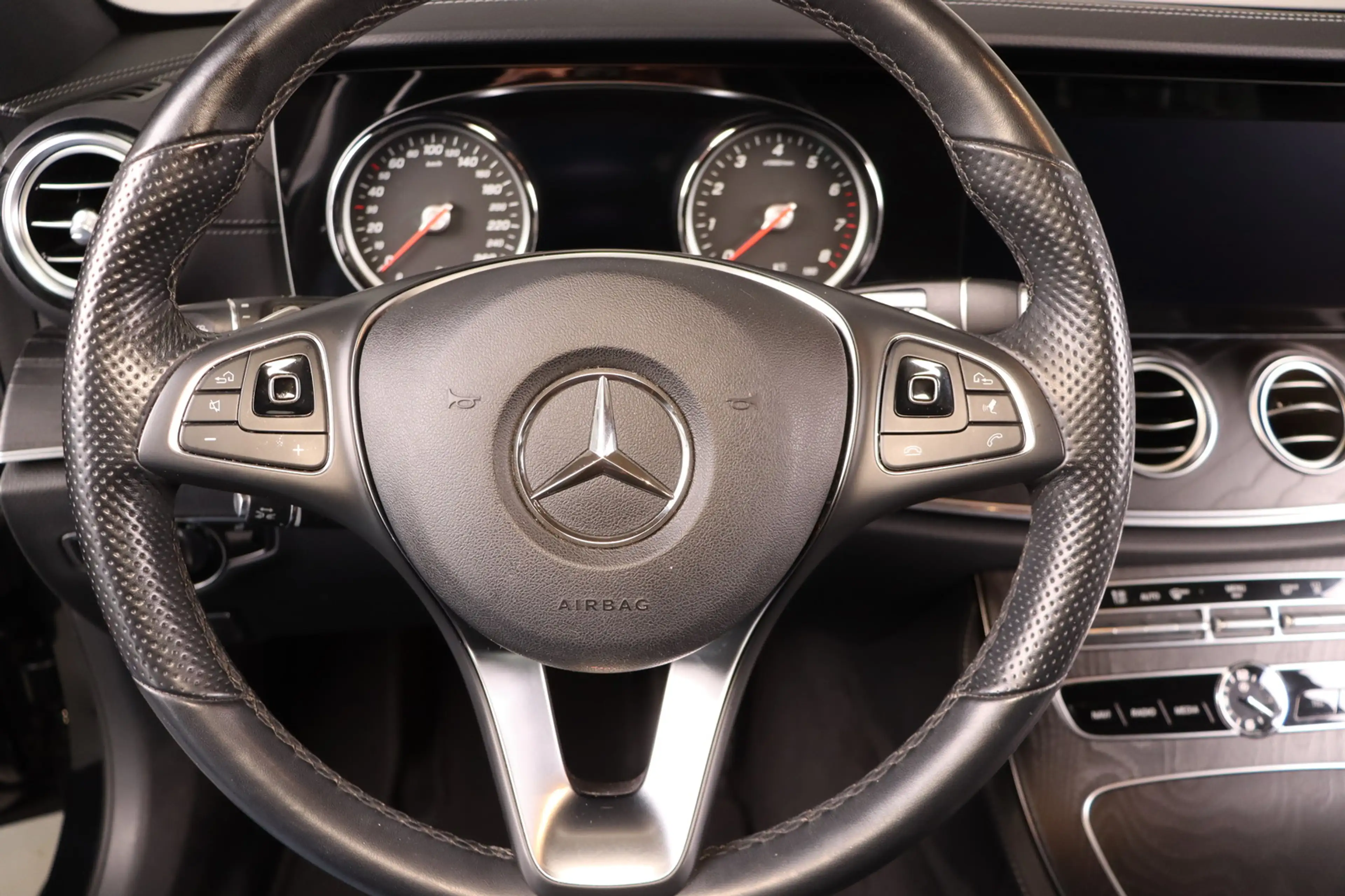 Mercedes-Benz E 400 4Matic AMG * DIS+ * Burmester * Pano * — photo 10