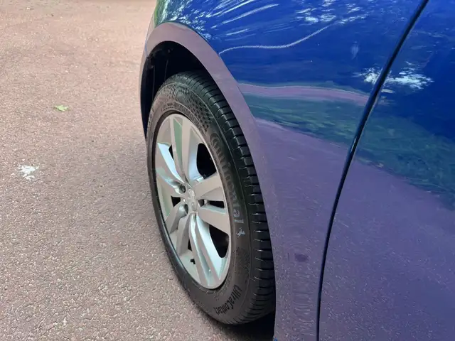 Peugeot 308 view 9