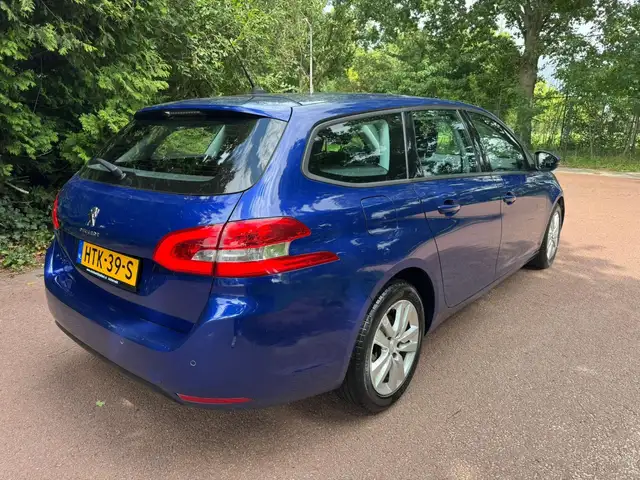 Peugeot 308 view 5