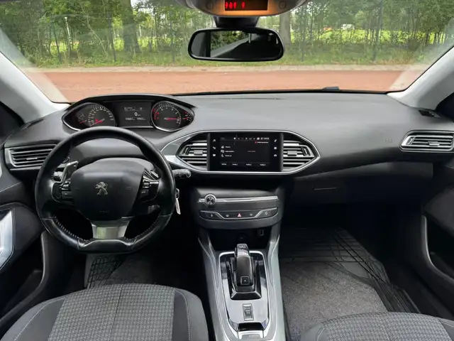 Peugeot 308 view 11