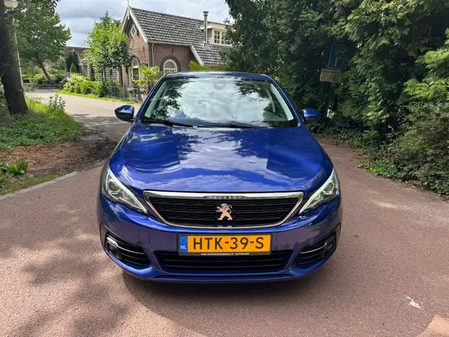 Peugeot 308 view 2