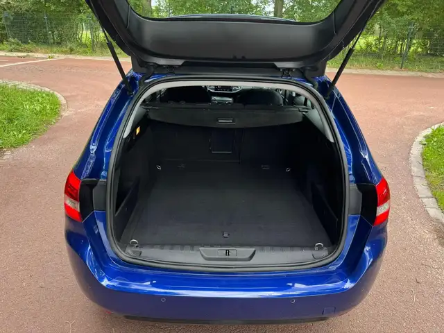 Peugeot 308 view 8