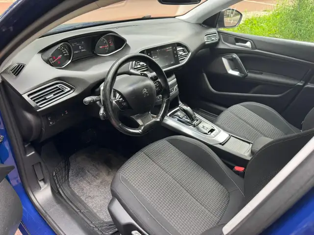 Peugeot 308 view 10