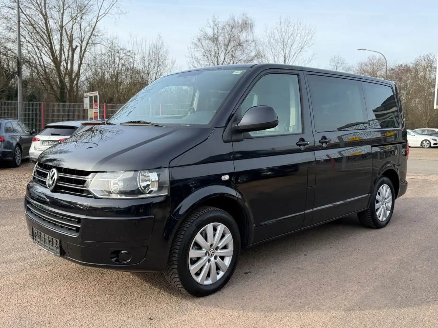 Volkswagen T5 Transporter T5 Multivan 2.0 TDi 7-Sitzer+DSG+Leder+Navi+AHK Schwarz - 1