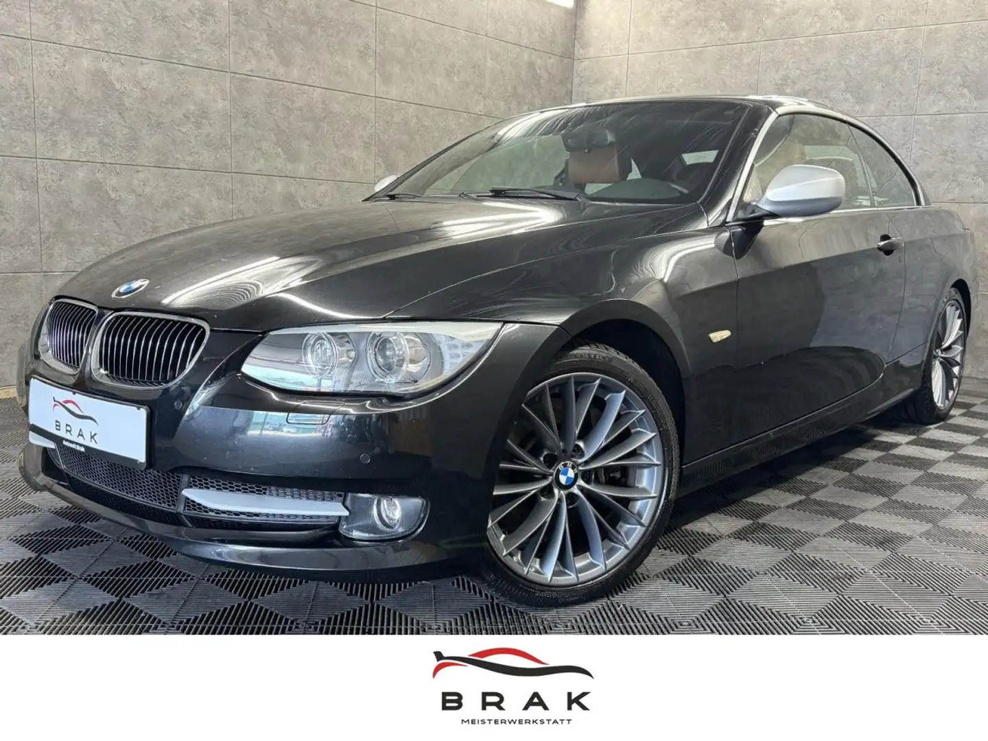 BMW 335 i Cabrio Xenon*Navi*SHZ*PDC*AHK*Lenkrad HZG Schwarz - 1