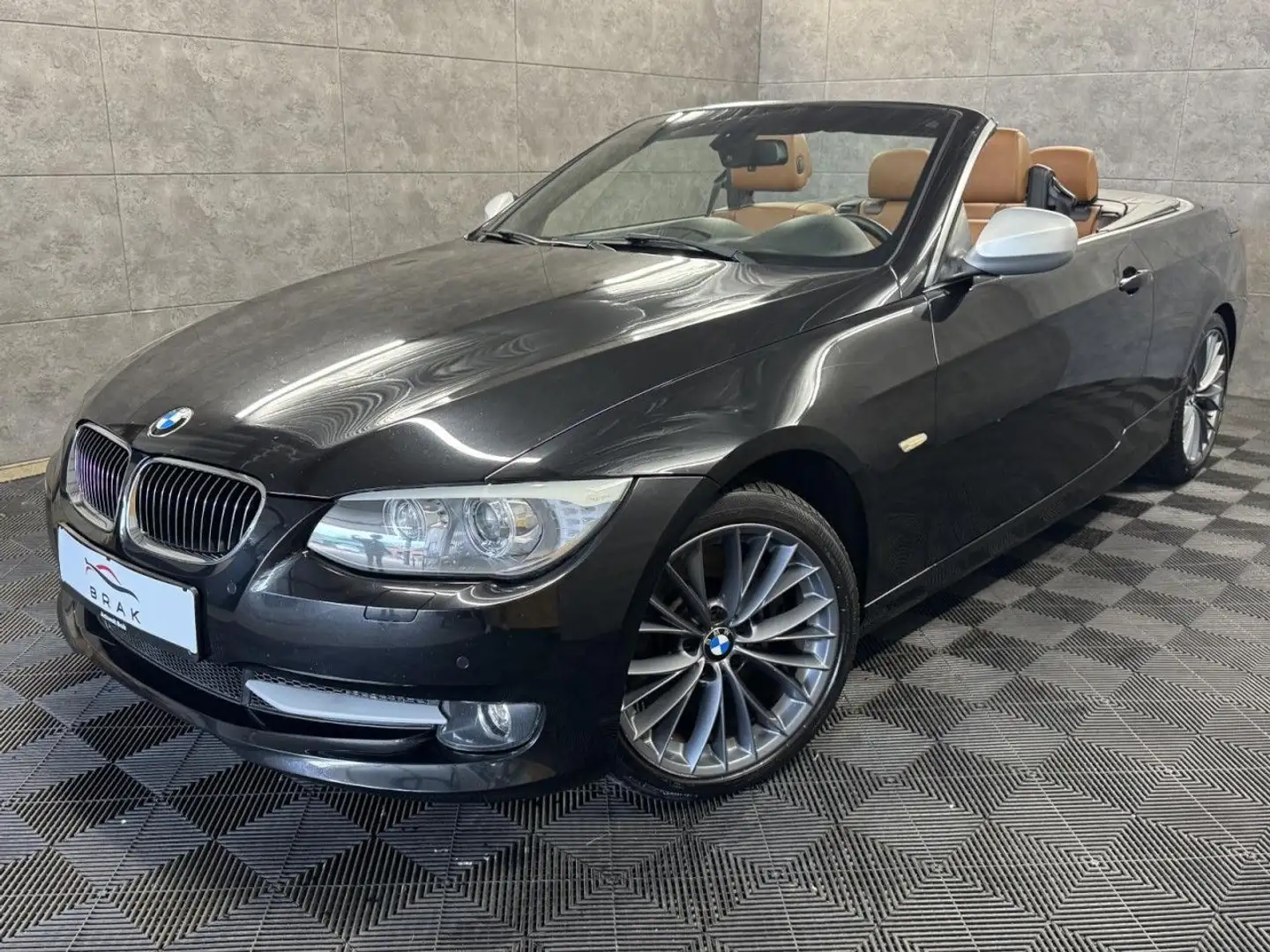 BMW 335 i Cabrio Xenon*Navi*SHZ*PDC*AHK*Lenkrad HZG Schwarz - 2