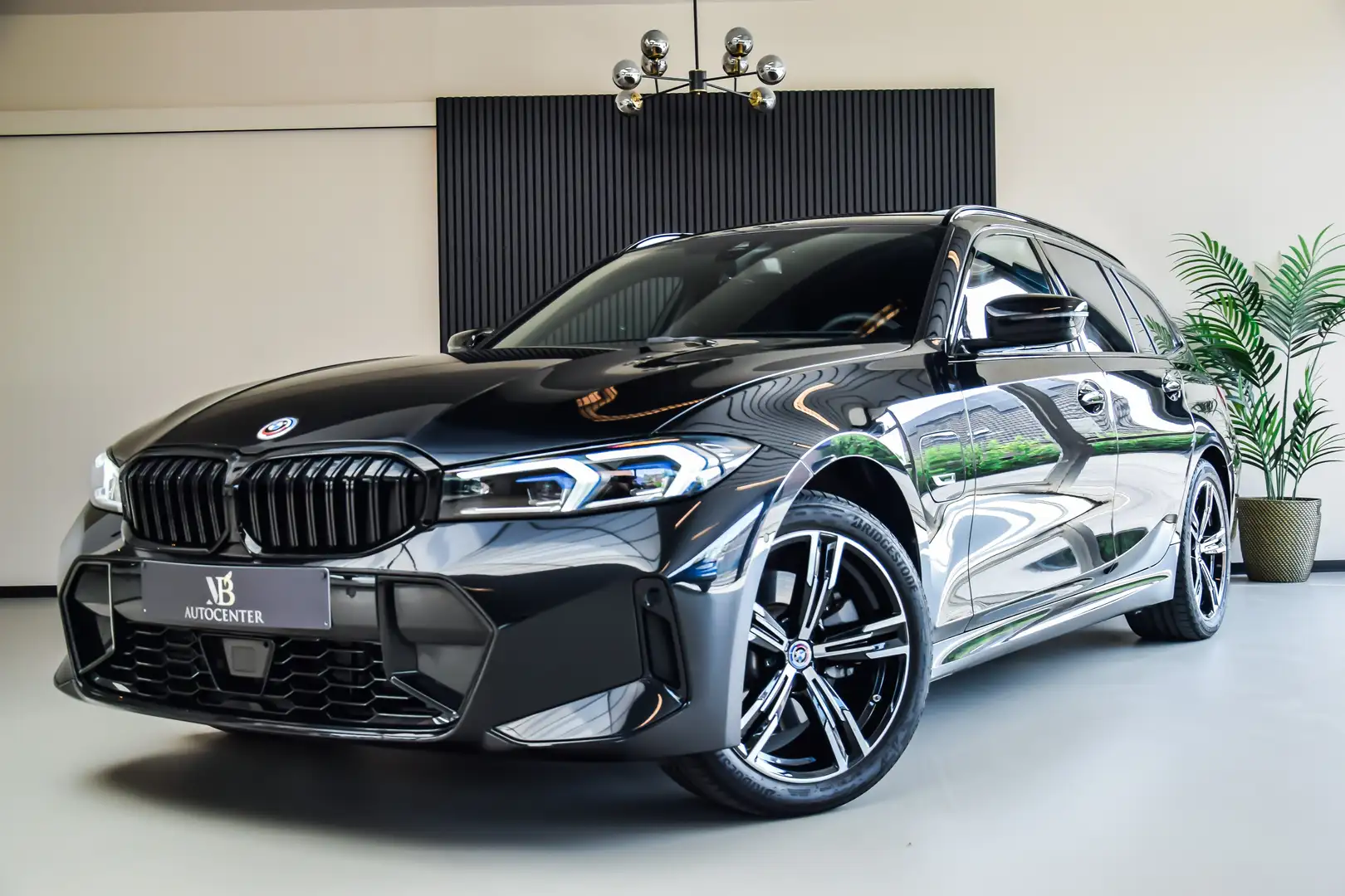 BMW 330 eXAS PHEV M-Sport 10/2022 - PANO - HUD- LASER-ACC Noir - 1