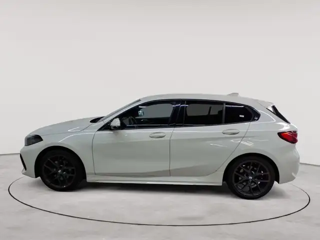 BMW 1 Series view 6