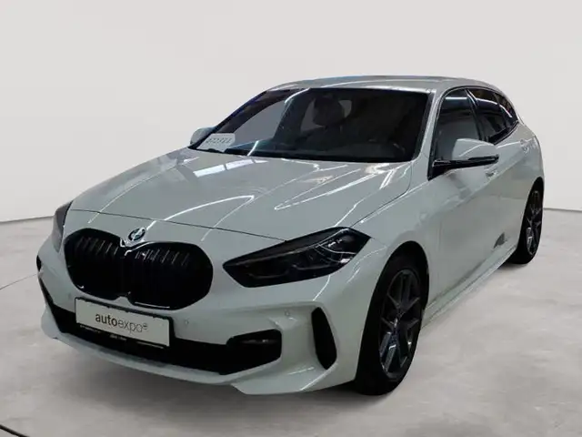 BMW 1 Series view 2