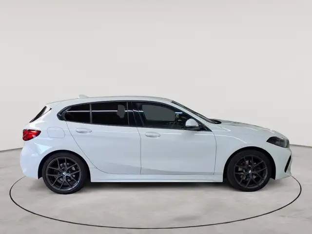 BMW 1 Series view 3