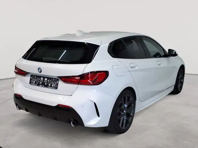 BMW 1 Series view 4
