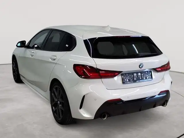BMW 1 Series view 5