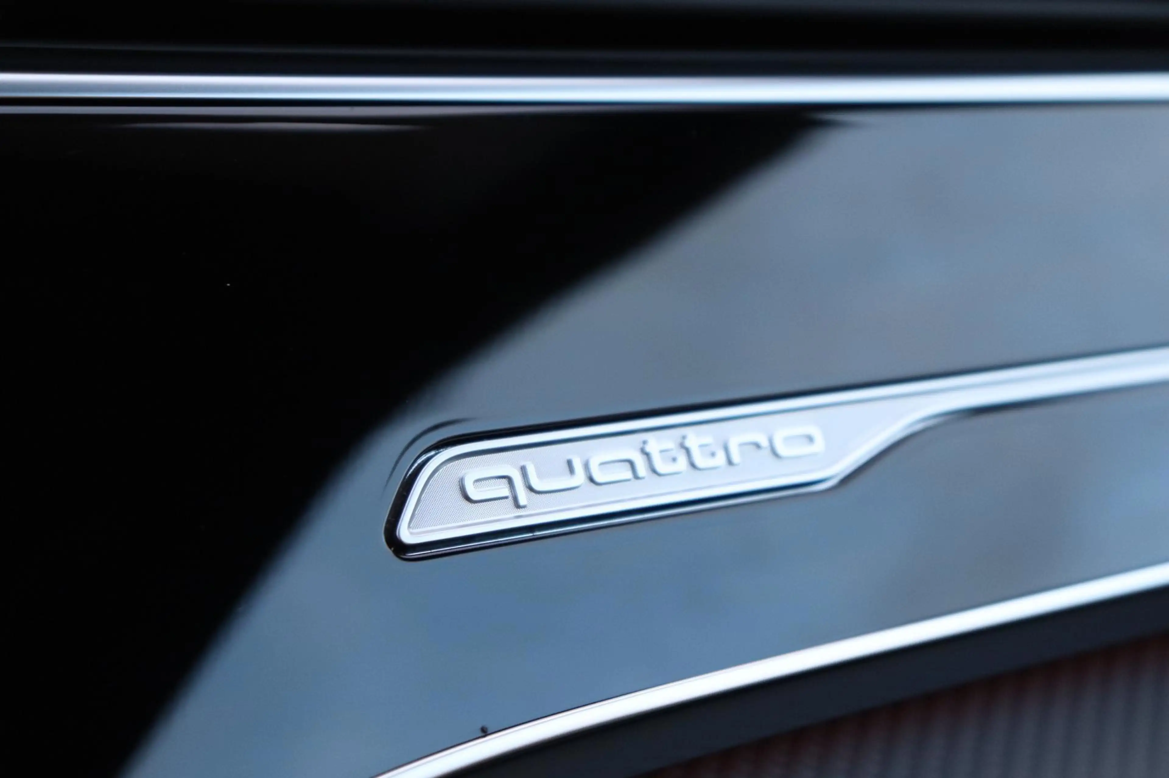 Audi RS Q8 RSQ8 4.0TFSI quattro Dynamic plus Exclusive Kerami — photo 43