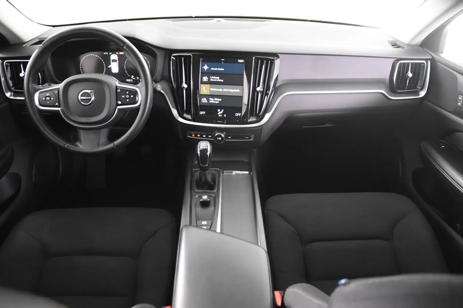 Volvo V60 2.0 D3 Momentum *1ste Eigenaar*Navigatie*Trekhaak* Grijs - 2