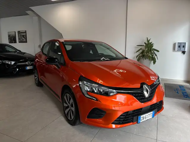 2023 Renault Clio in Orange for sale